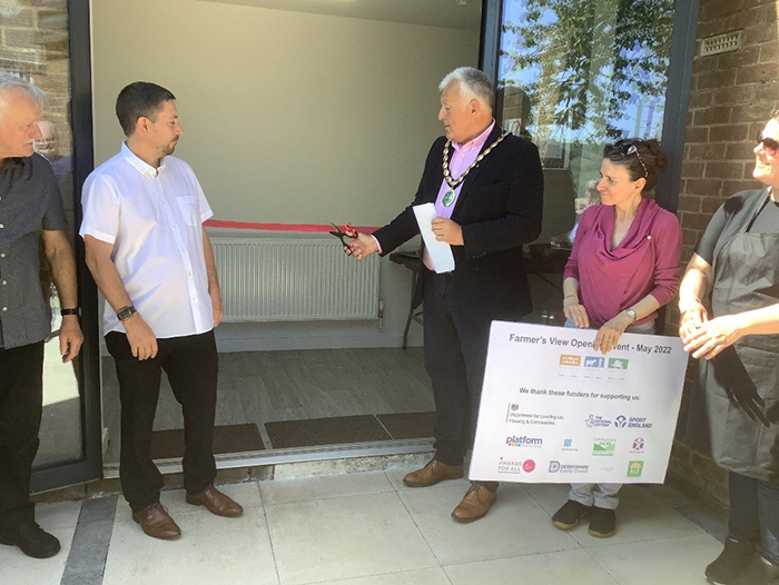 Mayor Councillor Wain cutting the ribbon at Farmer’s View Opening. Also in picture are Bill Clarke, Chris Holmes, Marie Schmidt and Anna Casey.