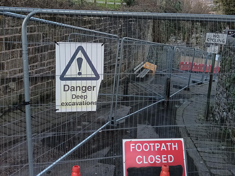 Footpath closed sign at the top of Stoney Way